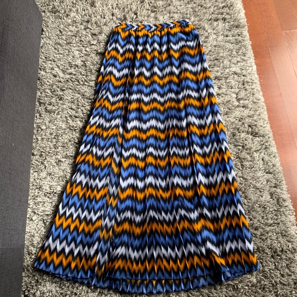 Michael Kors pleated maxi skirt - Picture 2 of 3